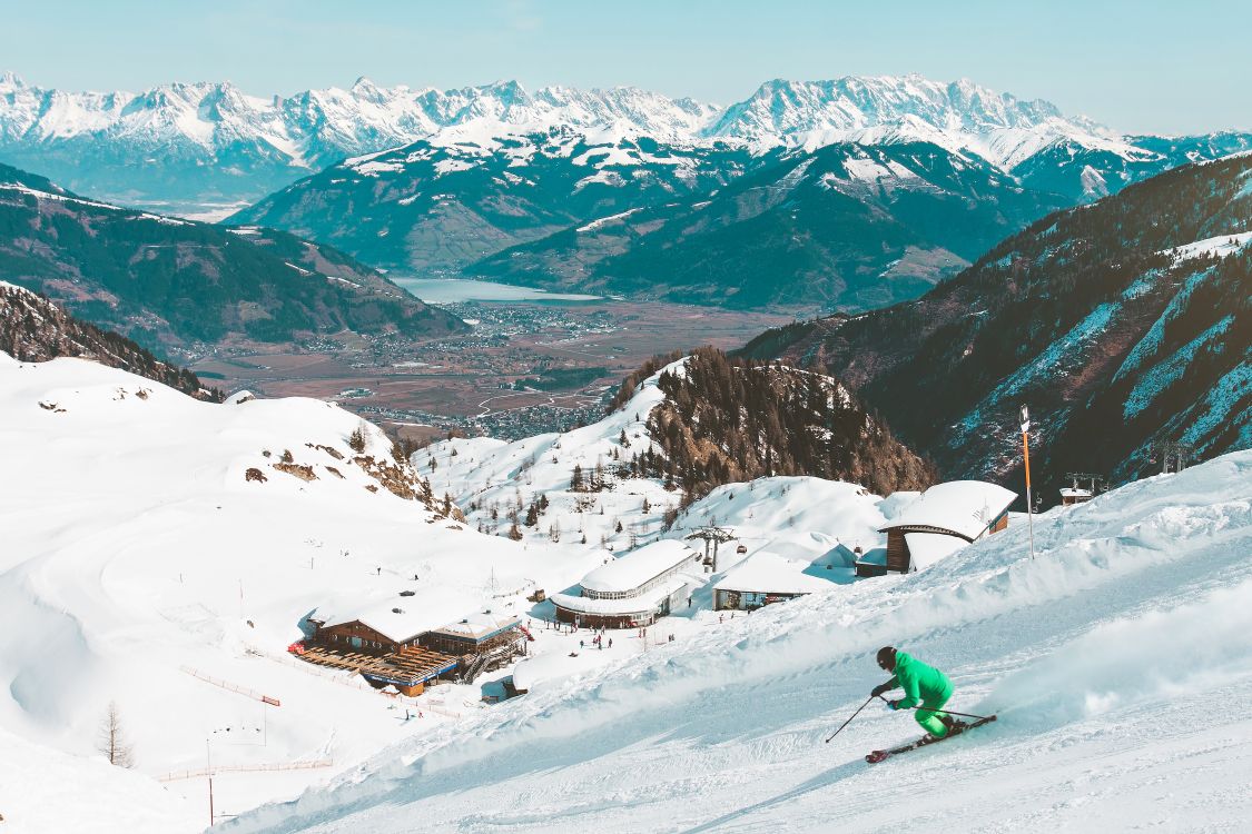 Обои горнолыжный курорт, лыжи, прибежище, снег, горный рельеф в разрешении 6681x4454